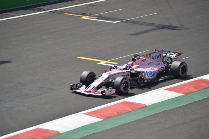 Sergio Checo Pérez tiene al enemigo en casa y saldrá detrás de Ocon en el GP de México. Foto: @omarketingf1