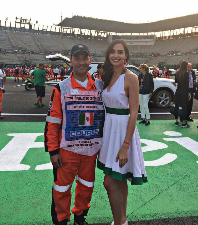 Alejandro BulleGoyri y Gladys Flores Grid Girls GP de México 2017.