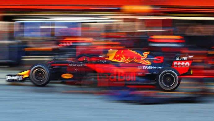 Red Bull cierra los test con el programa completo