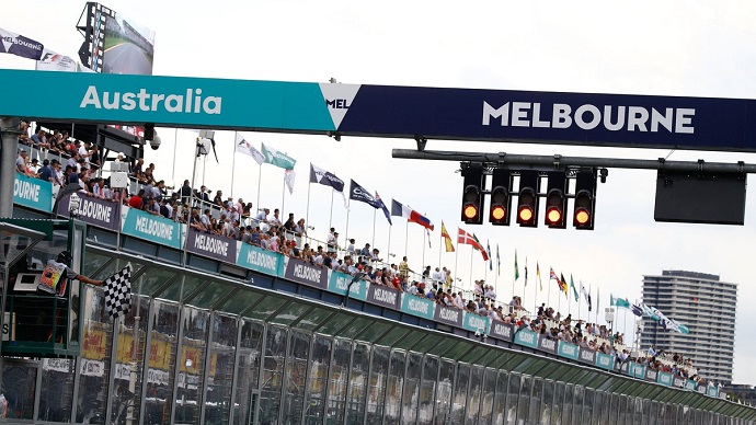 andy cowell lewis hamilton mercedes f1 formula 1 graining melbourne australia