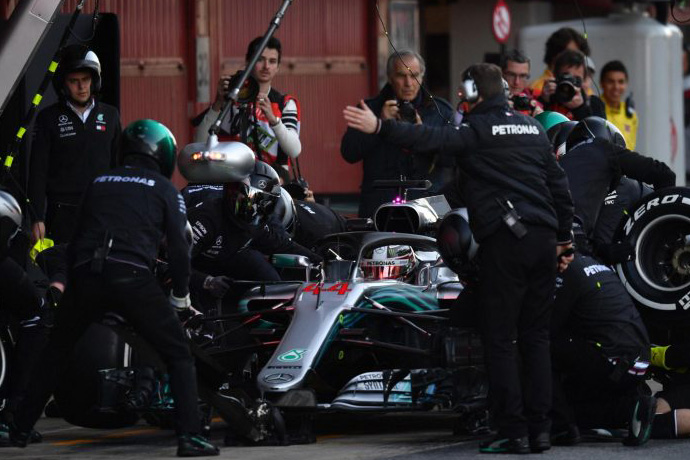 CRÓNICA: Ricciardo vuela en Montmeló; otro día casi en blanco para Alonso y su McLaren