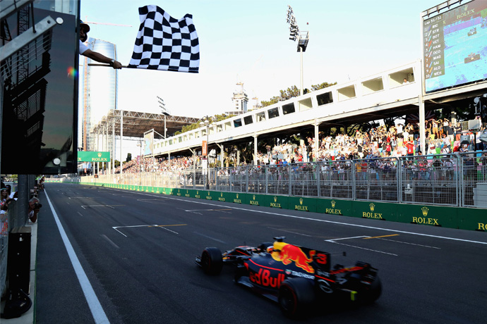 REMEMBER AZERBAIYÁN 2017: Ricciardo salió desde P10 y ganó una caótica carrera con cuatro 'safetys', una bandera roja, accidentes, sanciones...