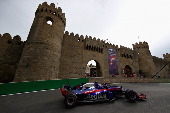 Hartley aprovecha el desastre en Bakú y se embolsa su primer punto en F1