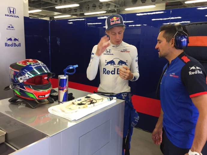 Los pilotos de Toro Rosso se estrenan en Bakú 