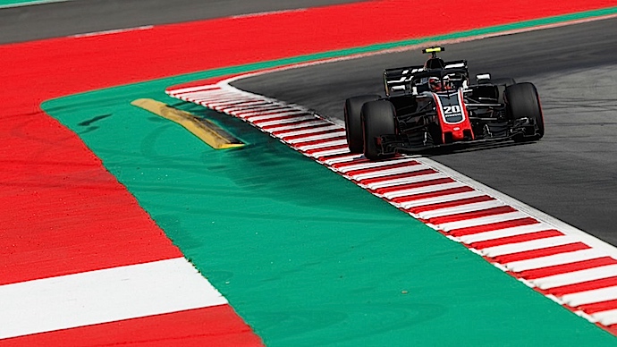 Solida actuación de los Haas en el arranque del GP de España