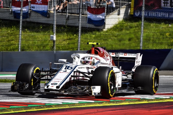 Briatore apuesta por Leclerc: Con Raikkonen Ferrari no ganará