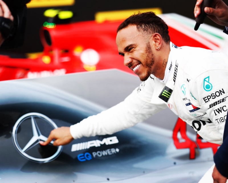 Lewis Hamilton renueva con Mercedes hasta 2020