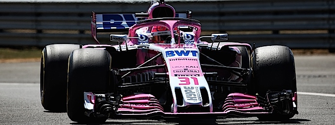Sabado en Gran Bretaña - Force India con una pantera rosa adentro y otra afuera de Q3