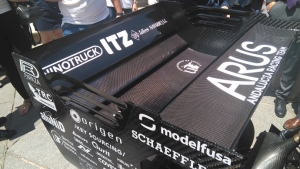 Alerón trasero con múltiples endplates.