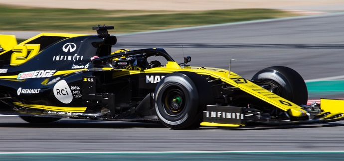 Test-en-Barcelona-Dia-2-Renault-el -RS19-en-la-dirección correcta