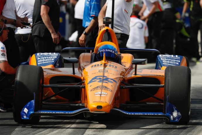 Tras el fracaso de la Indy, Alonso ya piensa en otros retos mientras que en McLaren ruedan cabezas