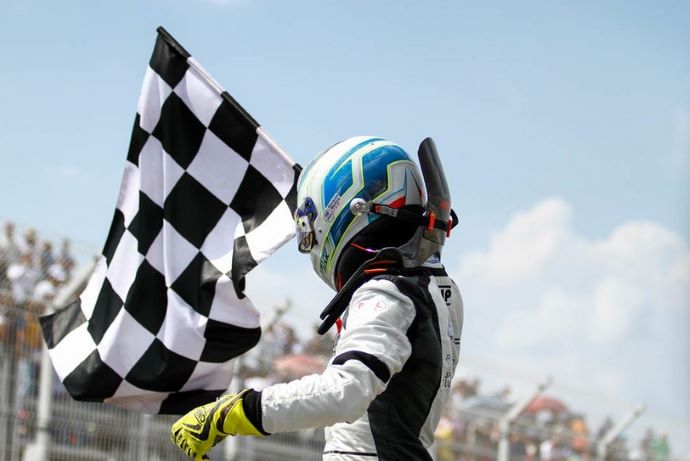 Con doblete Jak Crawford gana el GP de Puebla de la FIA F4 NACAM