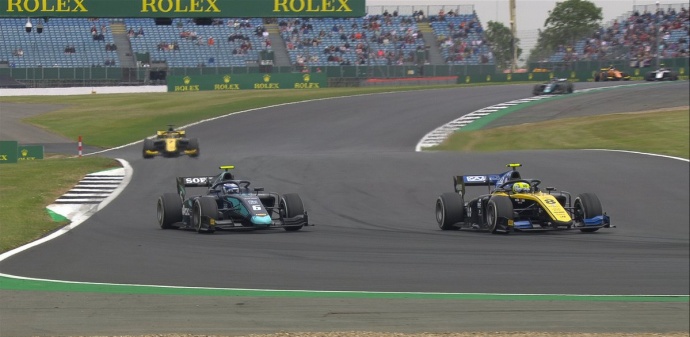 Ghiotto se lleva la carrera larga de Silverstone y se mantiene en la lucha por el título