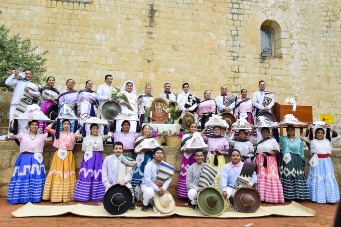 La Guelaguetza, ceremonia inaugural del Gran Premio de México