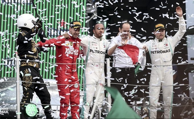 Vettel molesto con la ceremonia del podio de México