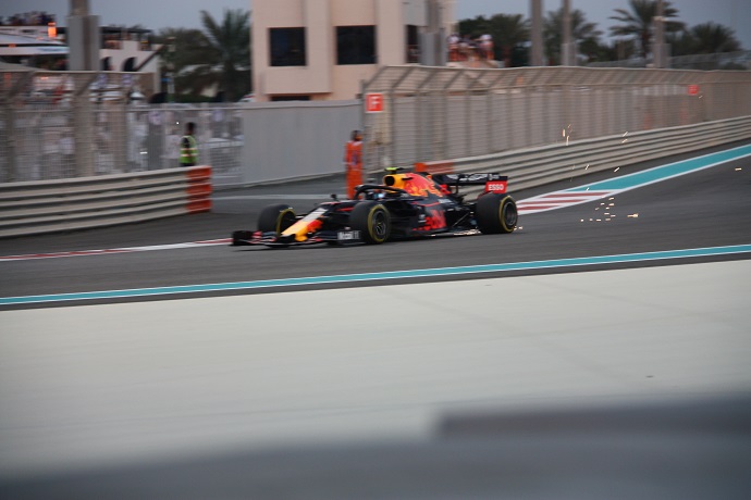Libres 3 en Abu Dhabi: Verstappen pasa por delante de Mercedes
