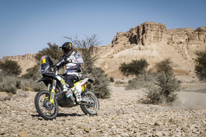 Dakar 2020 Etapa 9: Peterhansel y Al-Attiyah se pegan a Sainz