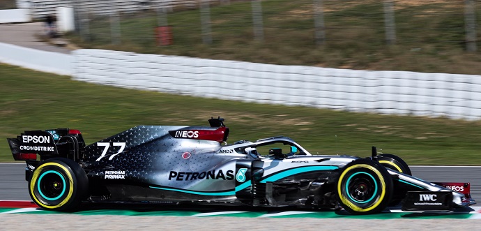 Mercedes sufre con su motor durante la primera semana de test