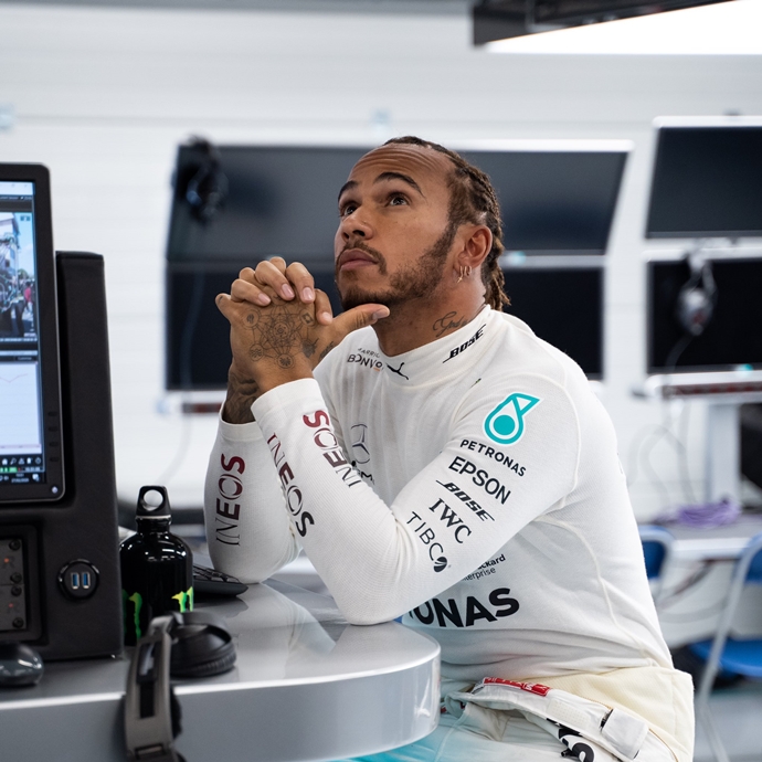 Lewis Hamilton confirma que no padece ningún síntoma de coronavirus