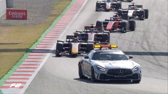 Matsushita remonta en una primera carrera de F2 alocada