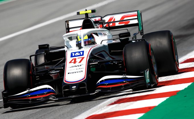 Sábado en España Haas no consigue salir de las últimas posiciones