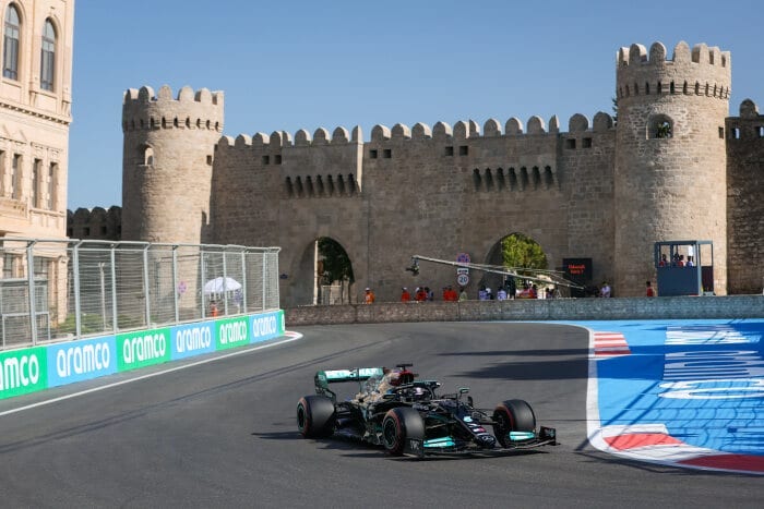 Domingo en Azerbaiyán – Mercedes sale de Bakú sin puntos y con el peor resultado en años