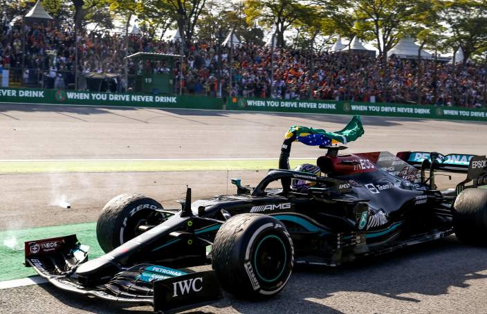 Domingo en Brasil - Mercedes: Hamilton vence en Interlagos y reduce la diferencia en el campeonato