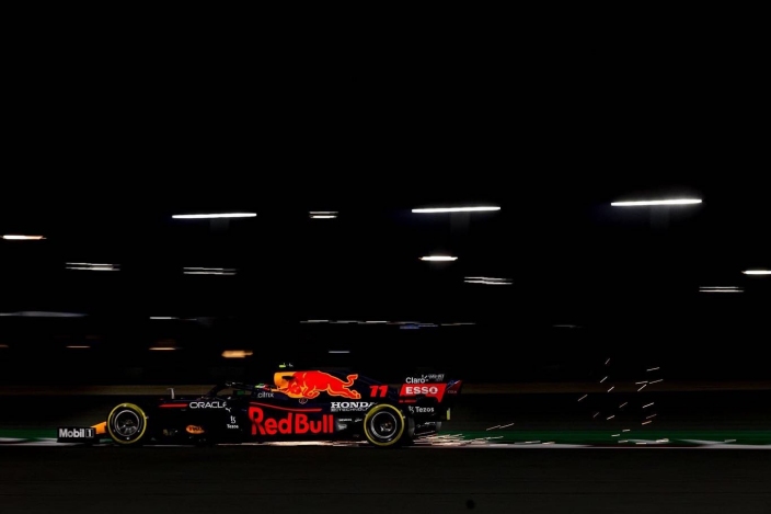 Sábado en Qatar - Red Bull: Verstappen lejos de Hamilton; Pérez se queda en Q2