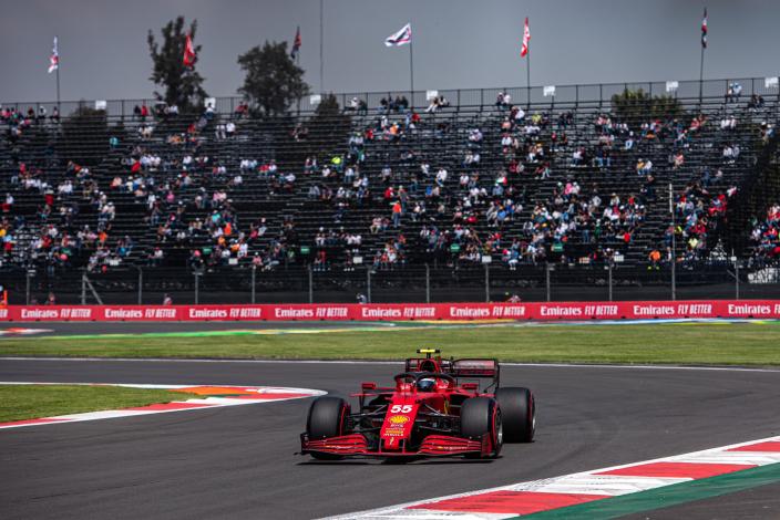 Viernes en México - Ferrari mejora poco a poco