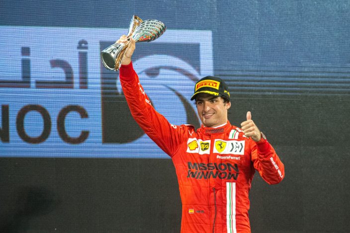 Domingo en Abu Dabi - Ferrari finaliza con podio de Carlos, que gana la batalla a Leclerc