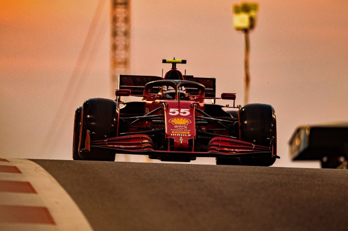 Sábado en Abu Dabi - Ferrari mejora y saldrá desde el quinto y séptimo puesto