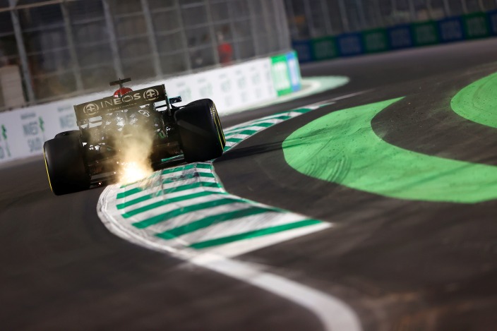Sábado en Arabia Saudí - Mercedes consigue un 1-2 por error de Verstappen