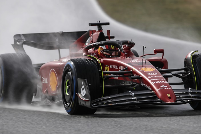 Alonso cree que Ferrari puede dar la sorpresa en 2022