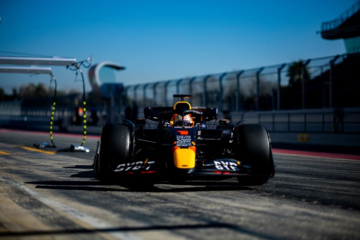 Test F1 2022: Día 1 - Red Bull suma kilómetros al RB18