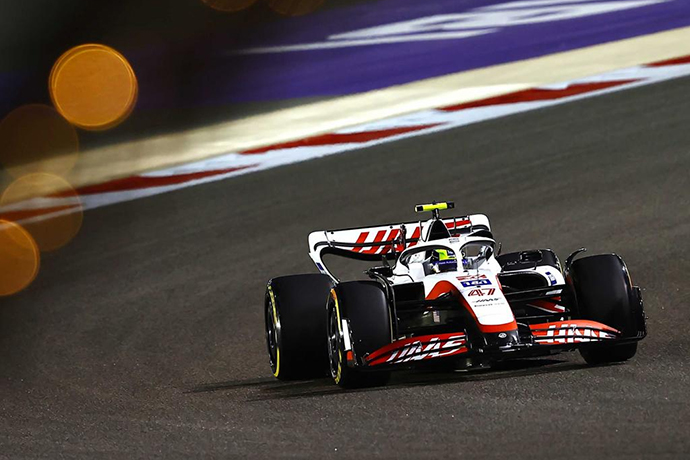 Viernes en Baréin - Haas es la sorpresa del día al meter sus dos coches en el top ten en la FP2