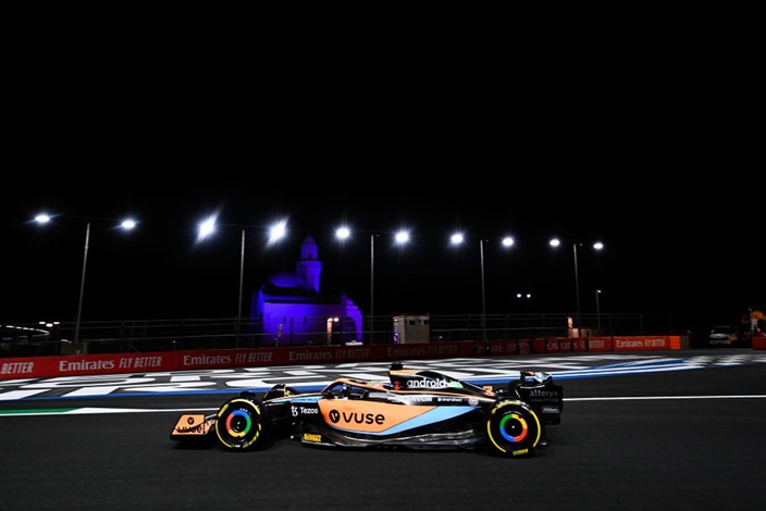 Viernes en Arabia Saudí – McLaren intenta salir adelante