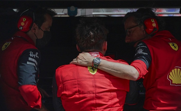 Ferrari analiza el fallo del motor de Leclerc y su informe tranquiliza