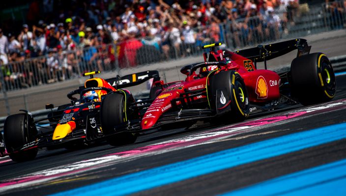 Domingo en Francia - Ferrari vuelve a regalar una victoria a Verstappen. Sainz se exhibe y acaba 5º