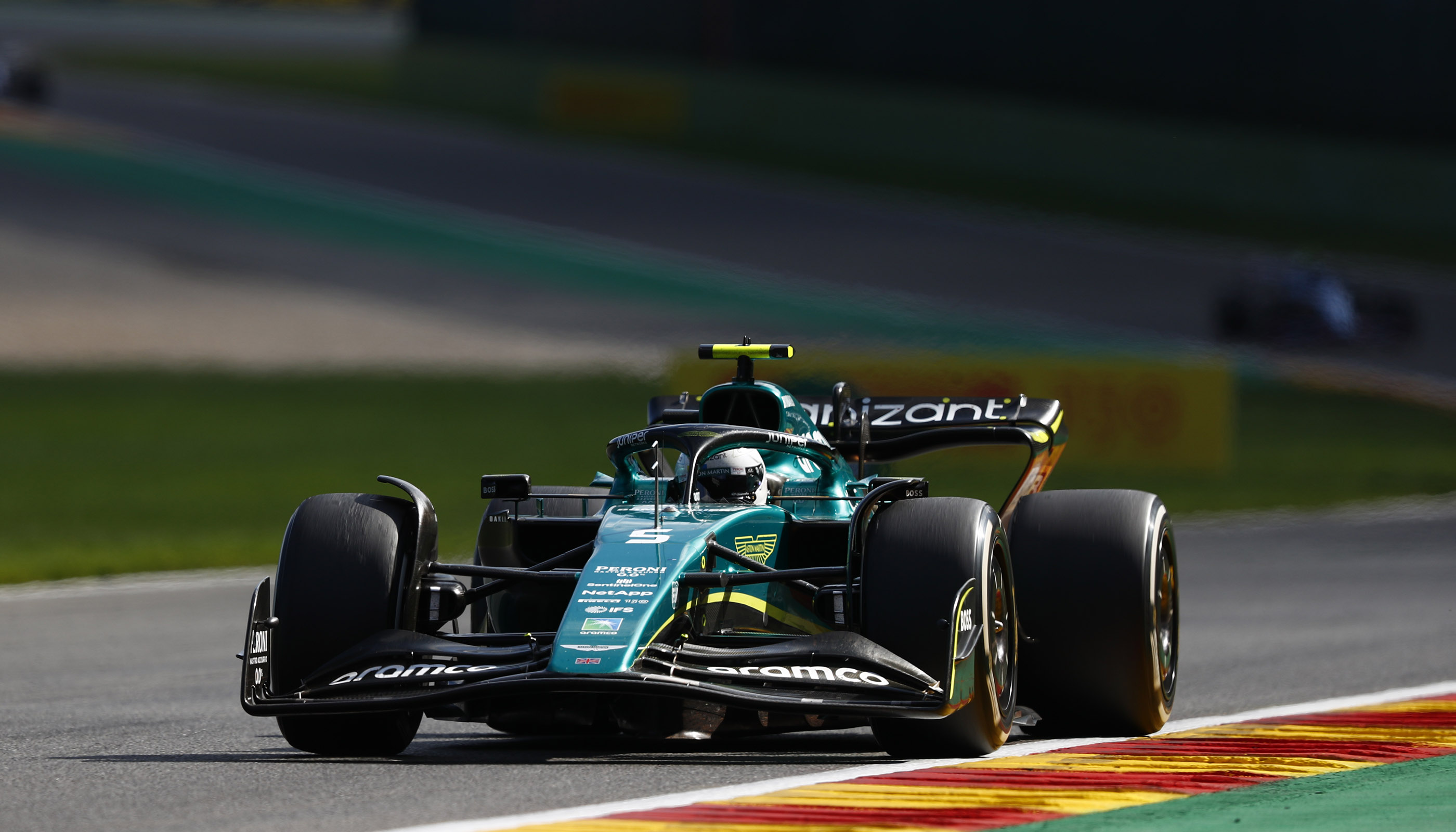 Domingo en Bélgica – Aston Martin consigue cuatro valiosos puntos con Vettel