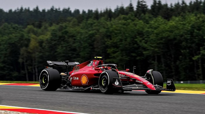 Sainz y Ferrari vuelven a la carga y lideran los libres 1 en Spa