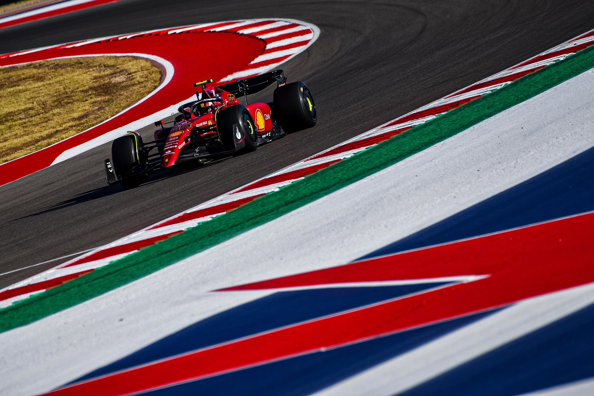 Leclerc lidera unos Libres 2 para Pirelli en Austin