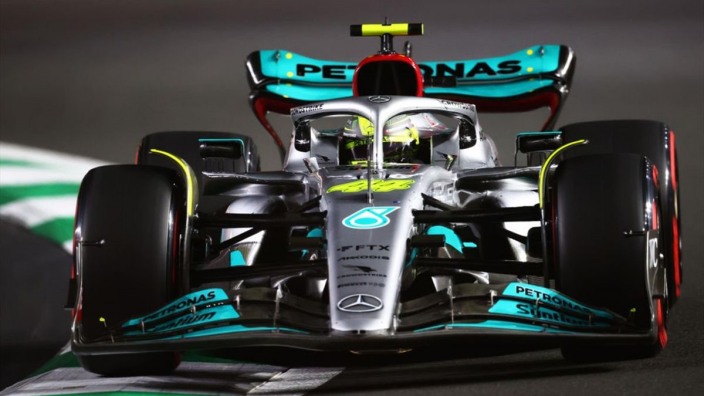 Hamilton aplaude la capacidad de Mercedes para revertir la situación en 2022