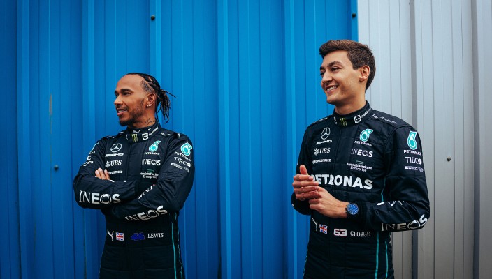 Hamilton elogia a Russell y su contribución a Mercedes