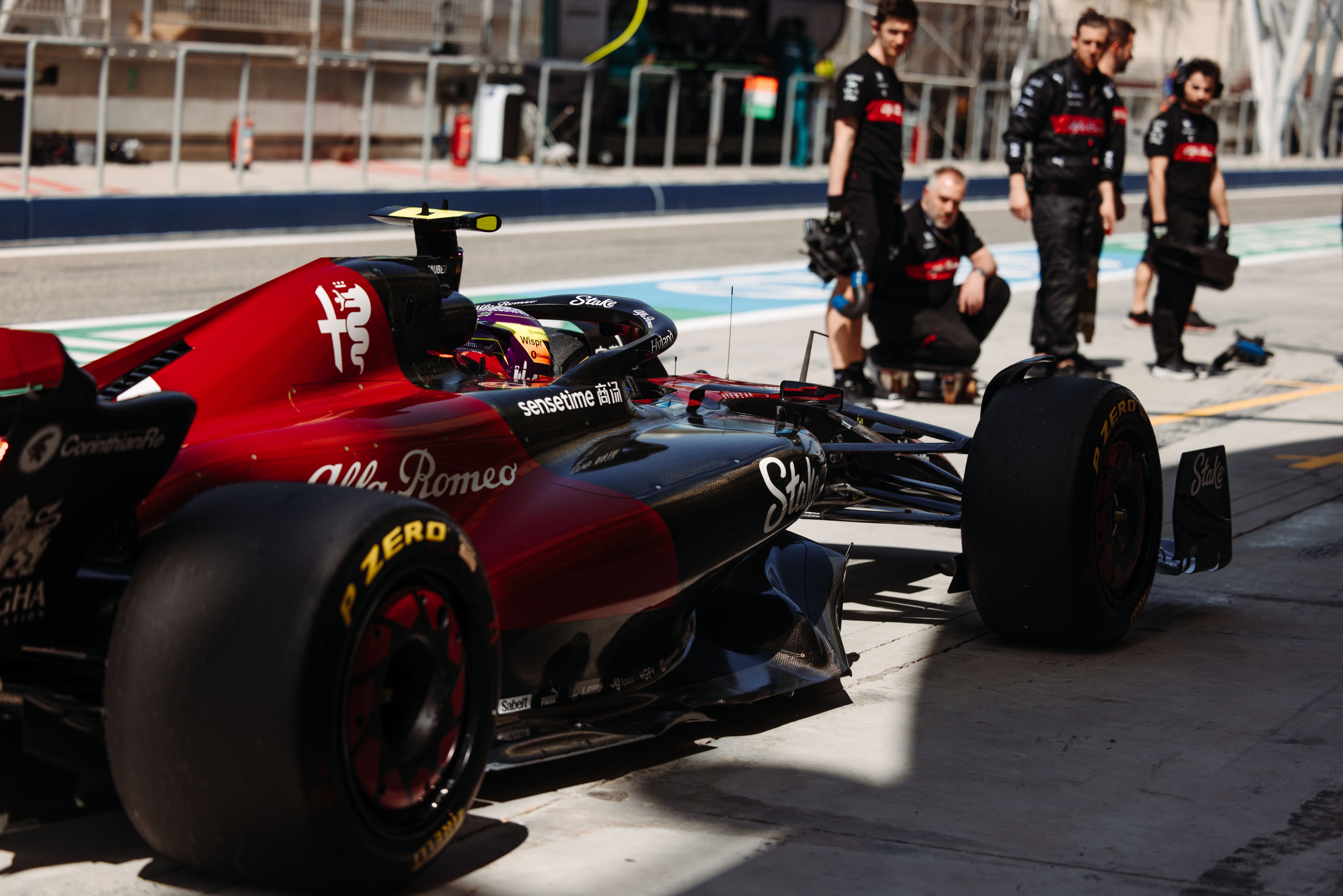 Día 2 en Baréin - Alfa Romeo: Zhou termina los test en lo más alto