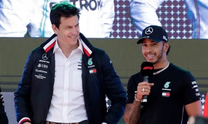 Hamilton acaba con los rumores: se queda en Mercedes